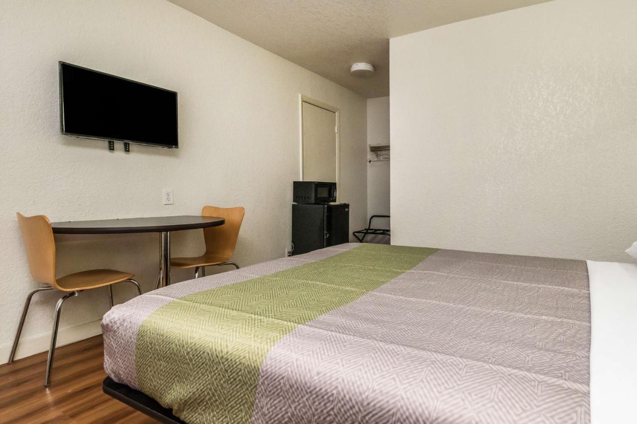 Motel 6 Fort Worth North Haltom City Exterior foto